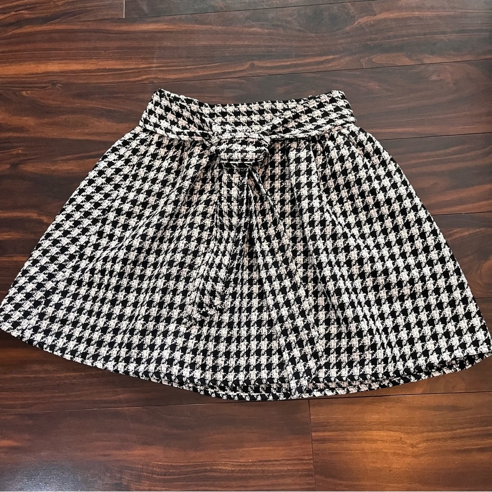 NWT Express Houndstooth Skirt